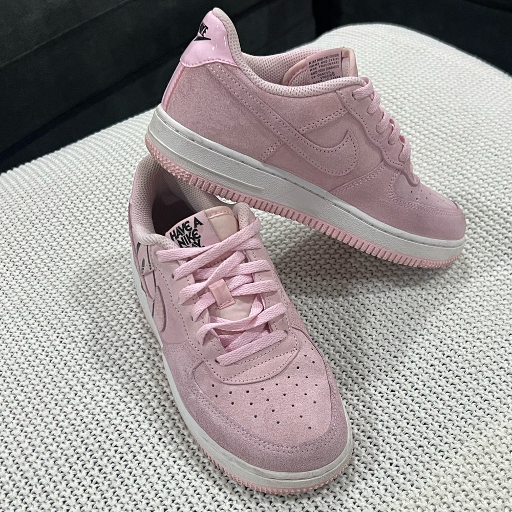 Nike Pink Air Force 1 Low Limited Edition - Picture 5 of 13